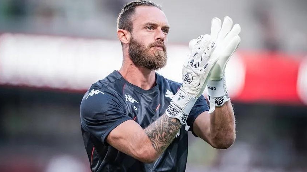 Alexandre Oukidja Biography