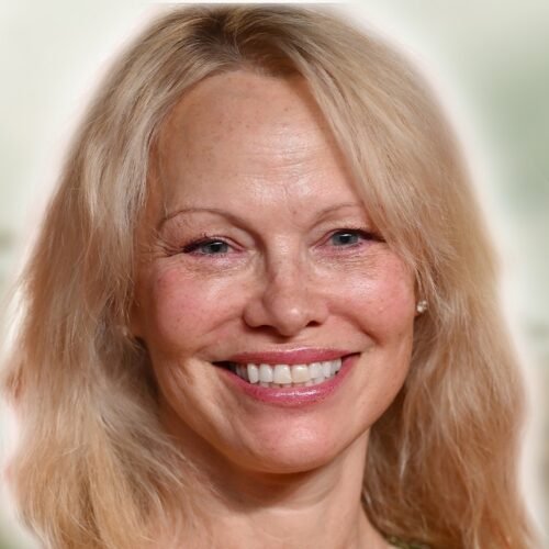 Pamela Anderson Biography, Height, Weight, Age, Family, Husband, Movies, TV Shows, Net Worth & Wikipedia